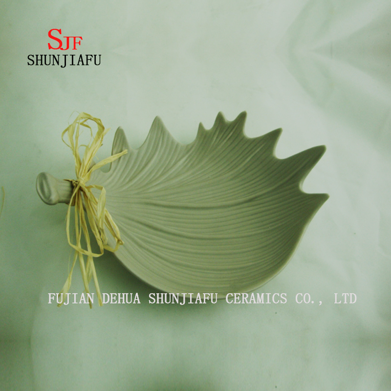 Die Geweihform verf&uuml;gt &uuml;ber kreative dekorative Teller in drei Gr&ouml;&szlig;en, Keramikschalen / S.