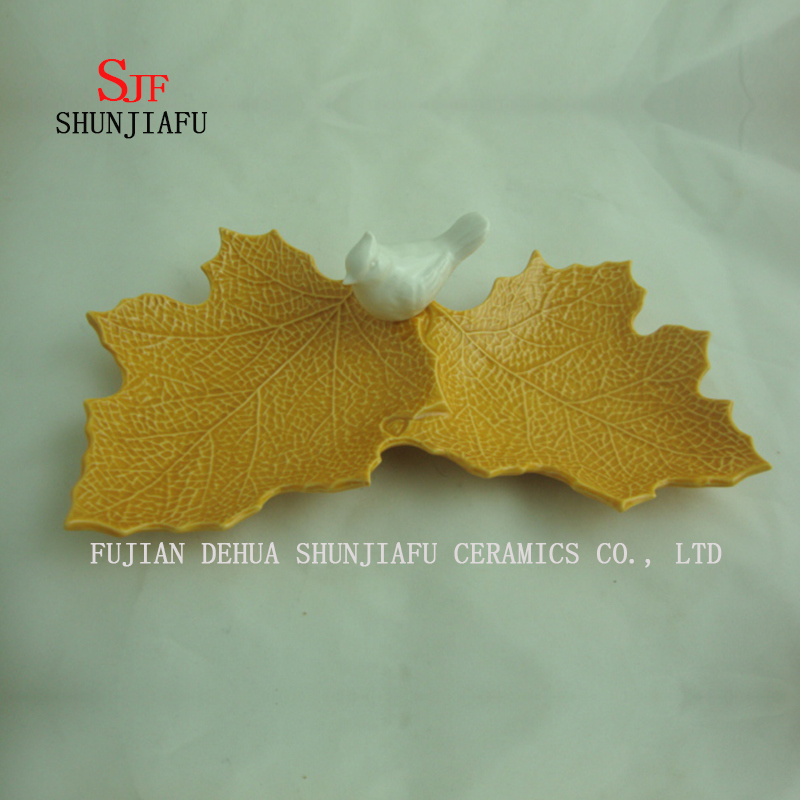 Kreative Doppelahornblatt und niedliche Vogelkeramik-Gew&uuml;rzplatte / a