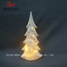 Weiß glasierter keramischer Weihnachtsbaum. LED / Hochzeitsbaum
