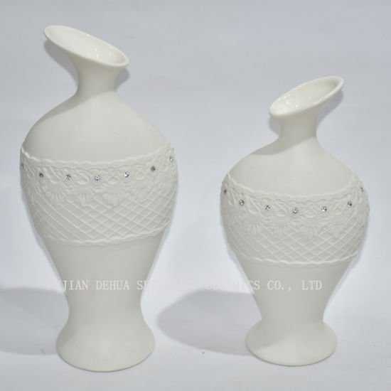 High-End und Atmosphäre, weiße Vase mit künstlichem Kristall