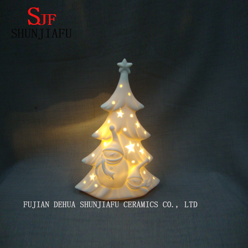 Wei&szlig; glasierter keramischer Weihnachtsbaum. LED / Hochzeitsbaum