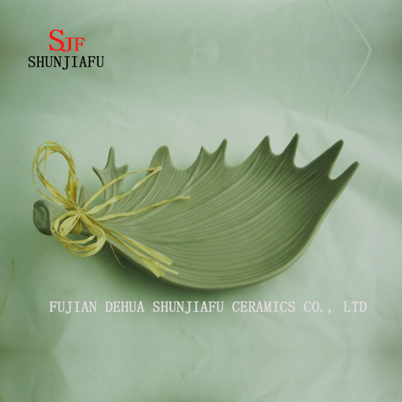 Die Geweihform verf&uuml;gt &uuml;ber kreative dekorative Teller in drei Gr&ouml;&szlig;en, Keramikschalen / M.