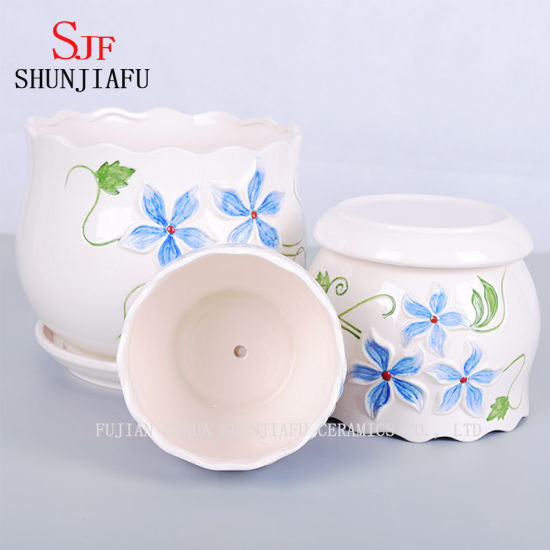 Frischer, ruhig eleganter Keramik-Blumentopf