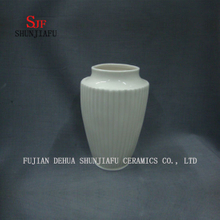 Weiße Keramik geriffelte Vase zur Dekoration