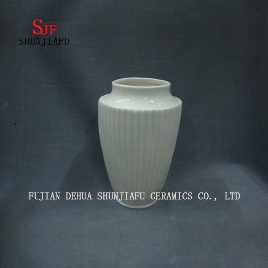 Weiße Keramik geriffelte Vase zur Dekoration