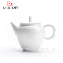 Weiße klassische 6 Tassen Keramik-Teekanne zur Dekoration