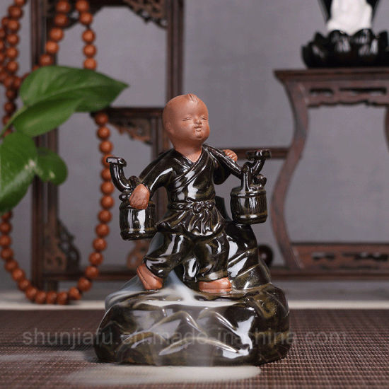 Der junge Mönch Dekoration Weihrauchbrenner Rauch Rückfluss Keramik