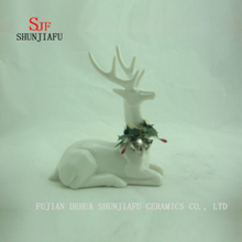 Keramikhirsch sitzen in der Bodenform Desktop-Dekoration, Weihnachtsgeschenk / a