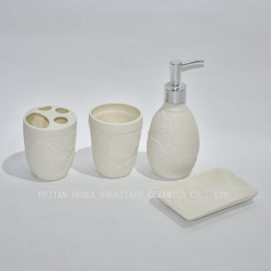 4-teiliges weißes Keramik-Badezimmer-Set