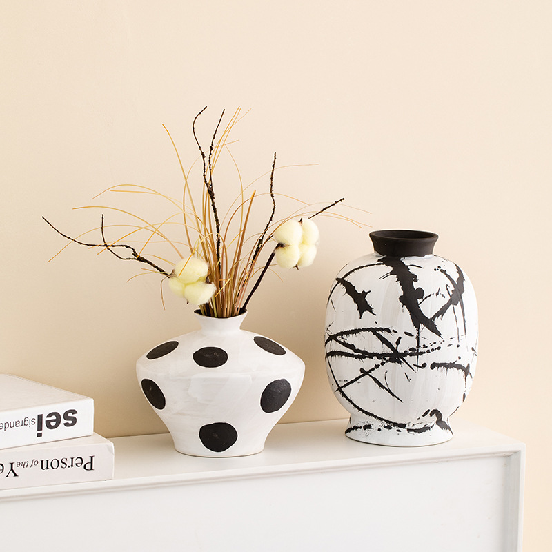 Wo die Erde Artisanal Ceramic Vase trifft