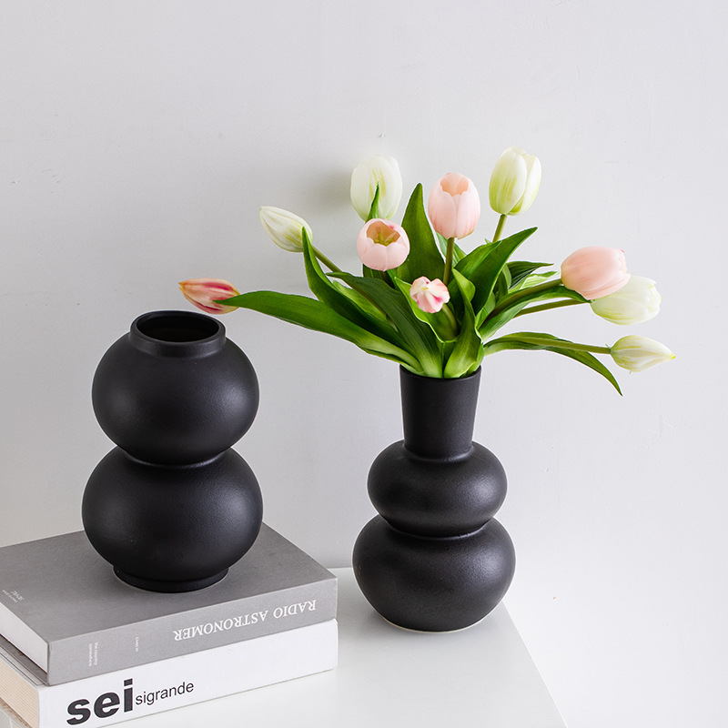 Die Wissenschaft der Glasuren, die Farbe in Hochfeuer-Keramikvasen erforschen