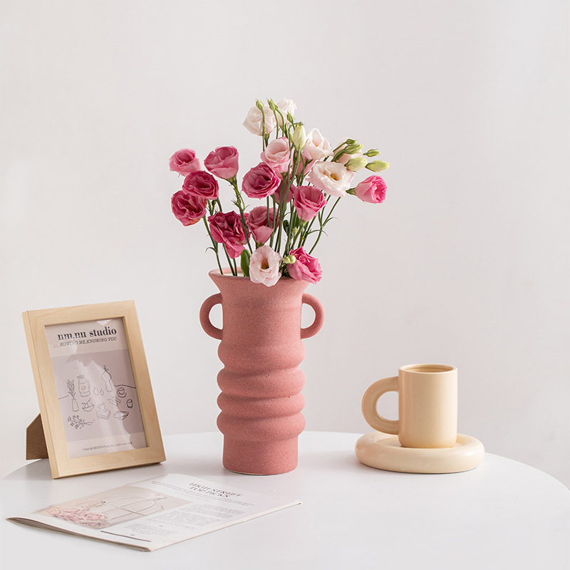 Akzeptieren Sie die maßgeschneiderte Verarbeitung verschiedener Farben und Stile rosa 、 Schwarz -Weiß -Keramikvasen