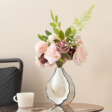 Großhandel mit modernen Rüschen-Keramikvasen mit künstlichen Blumen, anpassbares OEM/ODM-Blumenarrangement-Herzstück für die Heim- und Hoteldekoration