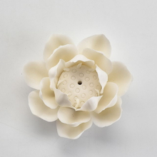 Weiße Farbe Home Decor Custom Flower Design Räucherstäbchenhalter Keramik Räucherstäbchenhalter