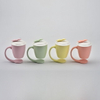 Verschiedene Farben Home Decoration Custom Hängetassen schwimmende Keramik Kaffeetasse mit Griff und Deckel