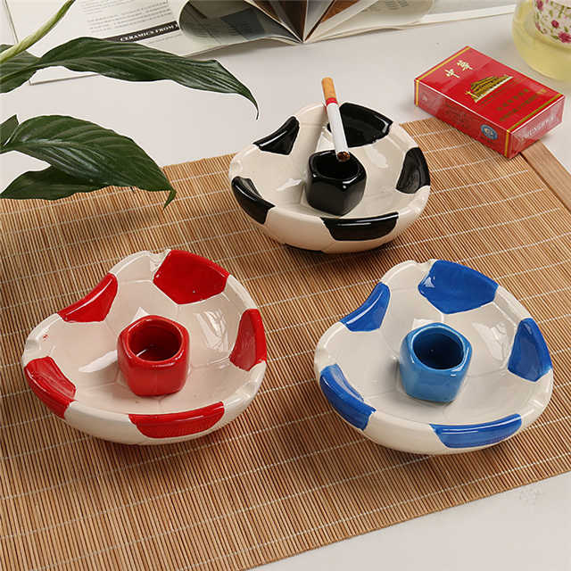 Fußball, Basketball-Stil im Herzen Eine kleine Liebe zum Stil des Keramik-Aschenbechers