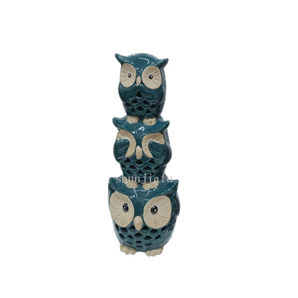 Tunning Keramik Ornament mit blauen drei Eulen von abnehmender Größe übereinander gestapelt