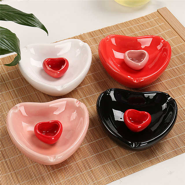 Wei&szlig;er Keramikaschenbecher