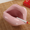Roter sexy Aschenbecher aus Keramik mit großen Lippen