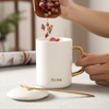 benutzerdefinierte Logo Geschenkbox Porzellan Kaffeetasse 360ml Schwarz 、 weiß Glasierte Glasur Gold Griffe mit Keramikbecher Abdeckung Keramikbecher