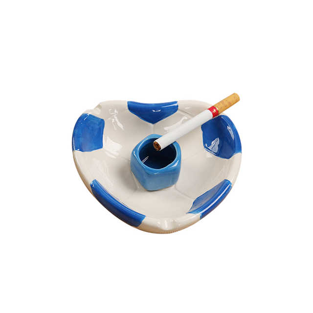 Fußball, Basketball-Stil im Herzen Eine kleine Liebe zum Stil des Keramik-Aschenbechers