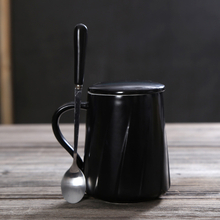 benutzerdefinierte Logo Geschenkbox Porzellan Kaffeetasse 320ml Schwarz 、 Weiß Passend zum Keramikbecherdeckel Linienstil Keramikbecher