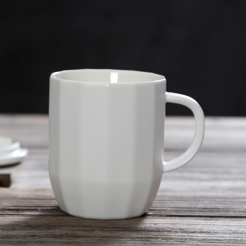 benutzerdefinierte Logo Geschenkbox Porzellan Kaffeetasse 320ml Schwarz 、 Weiß Passend zum Keramikbecherdeckel Linienstil Keramikbecher